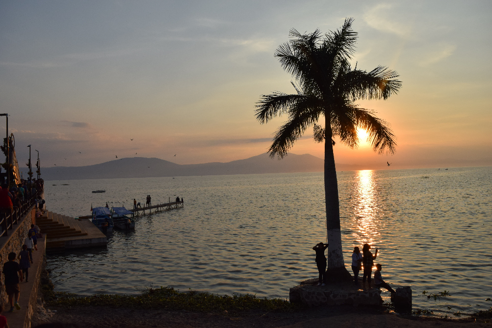 Choosing the right place to retire in Mexico is not easy but it is fun to explore all the possibilities. Until recently, Lake Chapala (pictured here) was the largest expat retiree haven in Mexico because of its idyllic climate and close connection to Guadalajara., Today there are several more expat havens to choose from including San Miguel de Allende, Puerto Vallarta, Northern Baja, and the Cabo region of Baja California. Additional expat havens are blooming up in Oaxaca, Merida, the Maya Riviera/Tulum, and the Bajio.